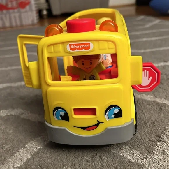Fisher Price Little People School Bus and Firetruck with 6 figures - Picture 7 of 12